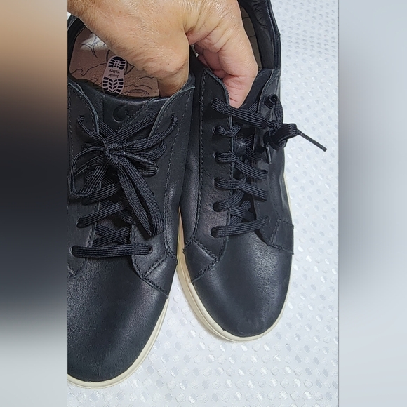 OLUKAI GUC MENS SIZE 8.5 BLACK LEATHER LACEUP CASUAL SNEAKERS SHOES - Picture 9 of 12